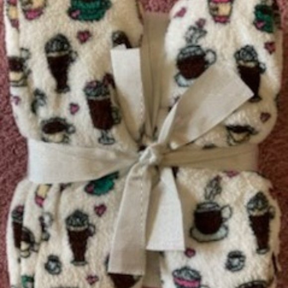 Chili Peppers Ladies Plush Pajama Set - Picture 3 of 6